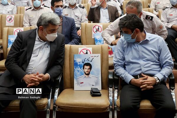 مراسم تقدیر از آتش نشانان حریق پالایشگاه تهران