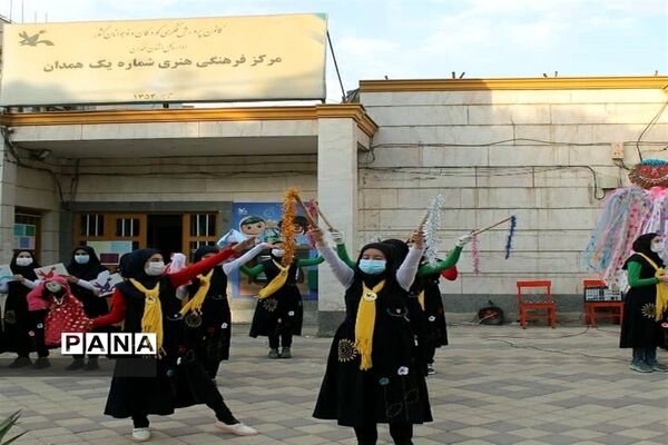 اجرای آیین باران خواهی یا چمچه خاتون در کانون پرورشی فکری کودکان استان