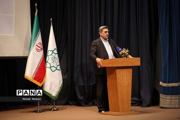 آیین واگذاری ماشین آلات و تجهیزات به مناطق زلزله زده سی سخت و سیل زدگان سیستان و بلوچستان