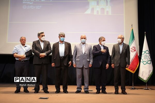 آیین واگذاری ماشین آلات و تجهیزات به مناطق زلزله زده سی سخت و سیل زدگان سیستان و بلوچستان