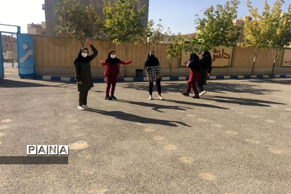 حضور پرشور دانش‌آموزان در مدرسه مرضیه شهرکرد