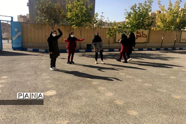 حضور پرشور دانش‌آموزان در مدرسه مرضیه شهرکرد