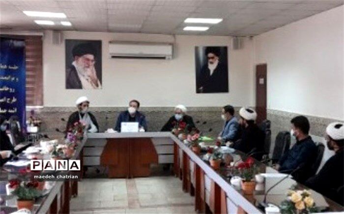جلسه هماهنگی و توانمندسازی روحانیون طرح امین و ائمه جماعات مدارس در قرچک