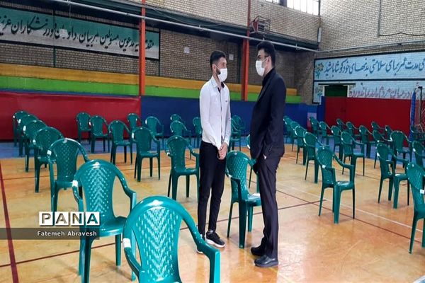 بازدید جهانشاهی  از مراکز واکسیناسیون دانش آموزان، در منطقه ۱۴