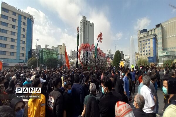 عزاداری پرشور زائرین و مجاورین مشهد مقدس در روز شهادت امام رضا(ع)
