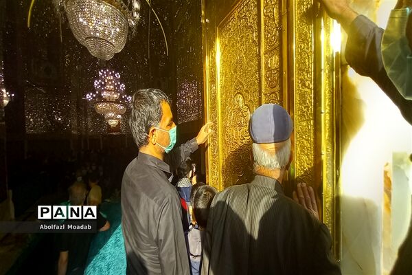 عزاداری پرشور زائرین و مجاورین مشهد مقدس در روز شهادت امام رضا(ع)