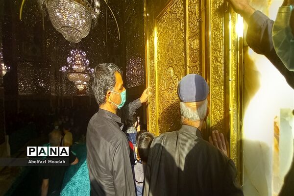 عزاداری پرشور زائرین و مجاورین مشهد مقدس در روز شهادت امام رضا(ع)