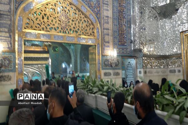 عزاداری پرشور زائرین و مجاورین مشهد مقدس در روز شهادت امام رضا(ع)