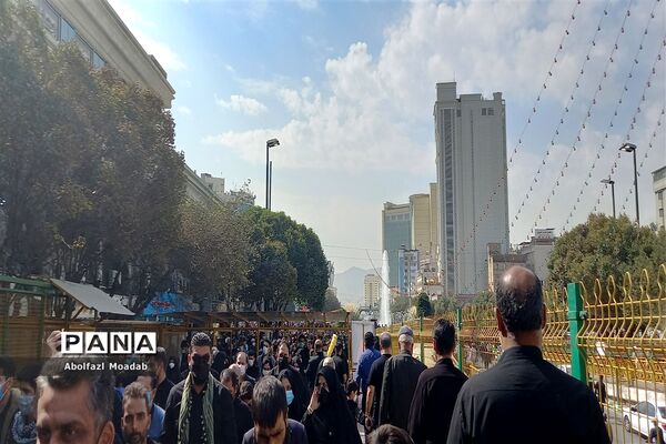 عزاداری پرشور زائرین و مجاورین مشهد مقدس در روز شهادت امام رضا(ع)
