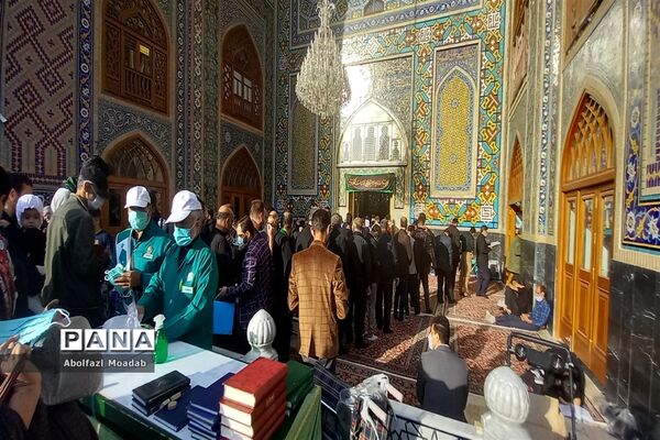 عزاداری پرشور زائرین و مجاورین مشهد مقدس در روز شهادت امام رضا(ع)