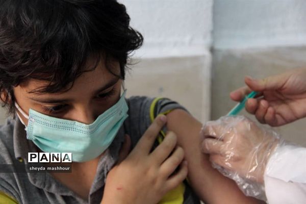 واکسیناسیون دانش‌آموزان مدارس ناحیه یک ری