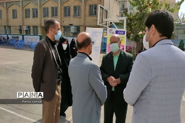 بازدید از مراکز واکسیناسیون  دانش آموزان منطقه ۱۳