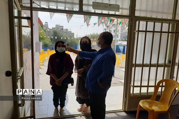 بازدید از مراکز واکسیناسیون  دانش آموزان منطقه ۱۳