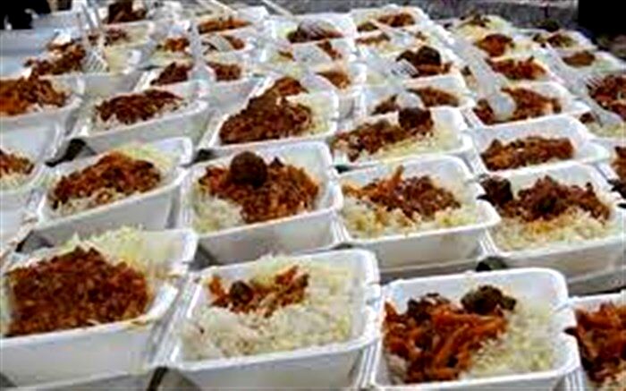 توزیع بیش از 500 پرس غذای گرم بین  نیازمندان بردسکن