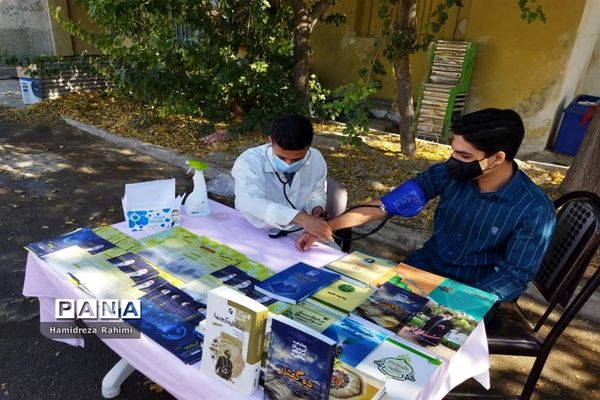 برپایی غرفه‌های مهربانی و کمک‌های مومنانه درمحله کیانشهر منطقه ۱۵