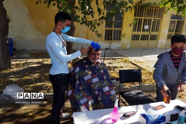 برپایی غرفه‌های مهربانی و کمک‌های مومنانه درمحله کیانشهر منطقه ۱۵