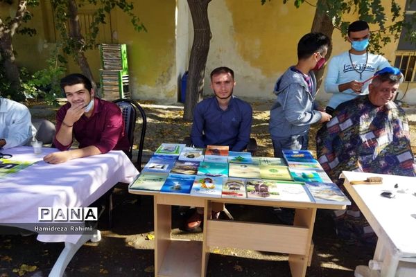 برپایی غرفه‌های مهربانی و کمک‌های مومنانه درمحله کیانشهر منطقه ۱۵