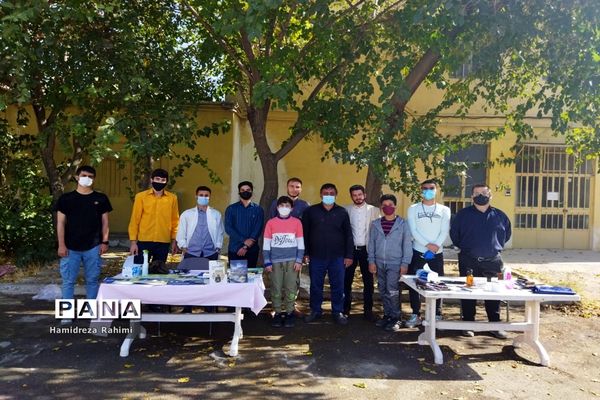 برپایی غرفه‌های مهربانی و کمک‌های مومنانه درمحله کیانشهر منطقه ۱۵