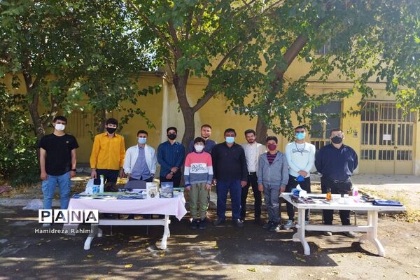 برپایی غرفه‌های مهربانی و کمک‌های مومنانه درمحله کیانشهر منطقه ۱۵