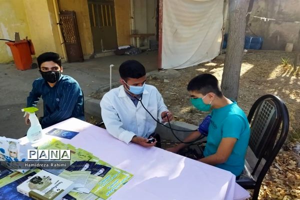 برپایی غرفه‌های مهربانی و کمک‌های مومنانه درمحله کیانشهر منطقه ۱۵