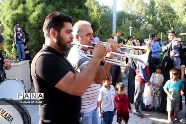 «شادپیمایی عروسک ها» به مناسبت هفته ملی کودک در قم