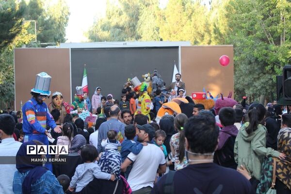 «شادپیمایی عروسک ها» به مناسبت هفته ملی کودک در قم