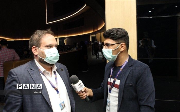 از بودجه صرفه‌جویی شده 700 تبلت برای دانش آموزان نیازمند خریداری شد