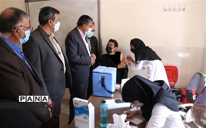 حدود 40 درصد از دانش آموزان استان کرمان تا 17 مهر، واکسن کرونا دریافت کردند