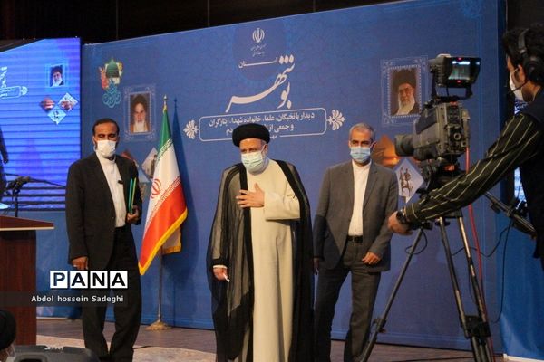 دیدار رئیس جمهوری با نخبگان ، علما ، خانواده شهدا ، ایثارگران و جمعی از اقشار مختلف مردم استان بوشهر