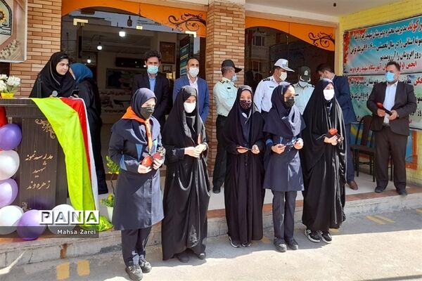 برگزاری مراسم تجلیل از دانش‌آموزان حائز رتبه دبیرستان شهید زهره‌وند
