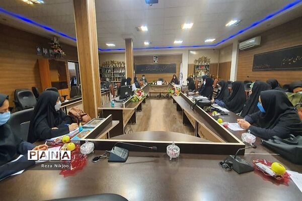 نشست هم‌اندیشی مدیران متوسطه بهارستان یک