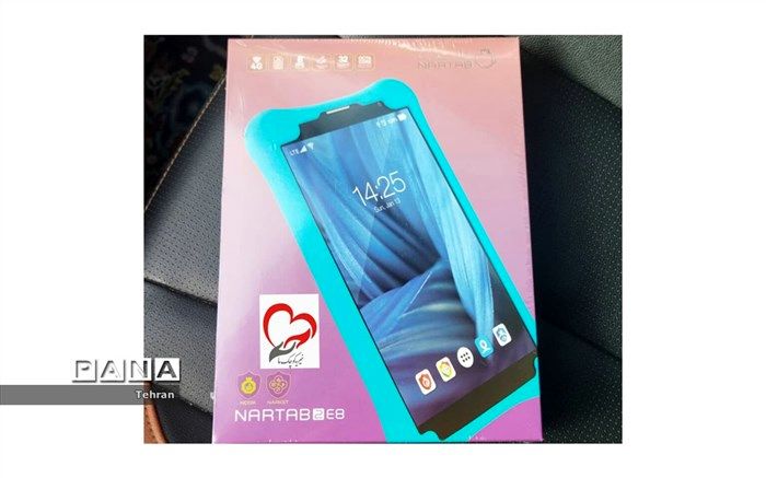 اهدای تبلت ایرانی به دانش‌آموزان یک خانواده نیازمند