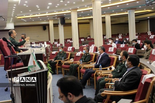 تجلیل از دانش‌آموزان رتبه دوم کشوری لیگ علمی پایا در قم