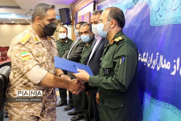 تجلیل از دانش‌آموزان رتبه دوم کشوری لیگ علمی پایا در قم