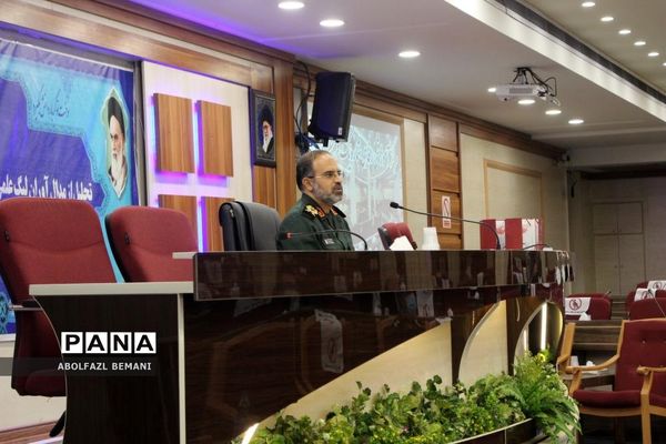 تجلیل از دانش‌آموزان رتبه دوم کشوری لیگ علمی پایا در قم