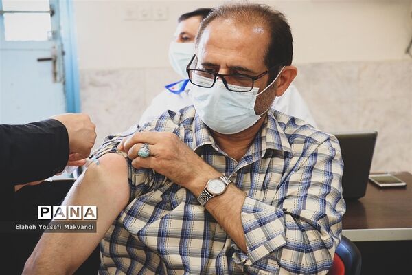 واکسیناسیون دانش‌‍آموزان در شهرستان امیدیه