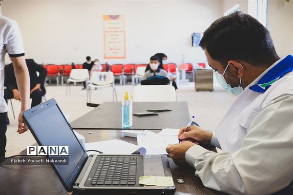 واکسیناسیون دانش‌‍آموزان در شهرستان امیدیه