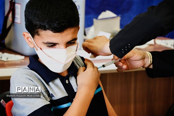 واکسیناسیون دانش‌‍آموزان در شهرستان امیدیه