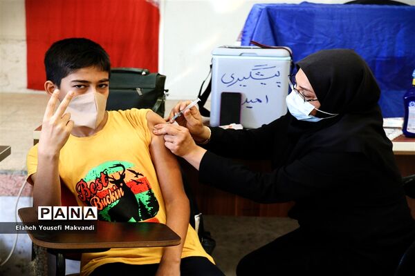 واکسیناسیون دانش‌‍آموزان در شهرستان امیدیه