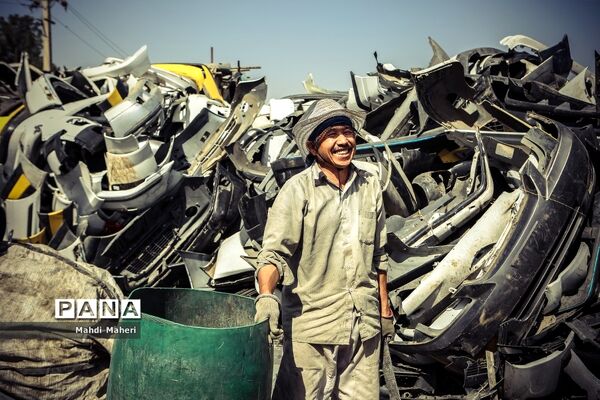 جایی میان زباله‌ها