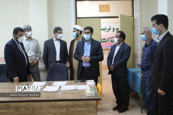 بازدید معاون پرورشی بوشهر  از آثار ارسالی اولین جشنواره مفلحون