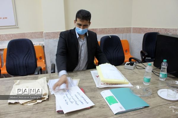 بازدید معاون پرورشی بوشهر  از آثار ارسالی اولین جشنواره مفلحون