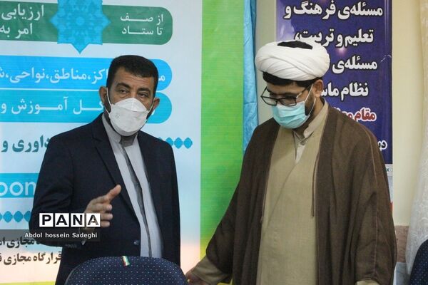 بازدید معاون پرورشی بوشهر  از آثار ارسالی اولین جشنواره مفلحون