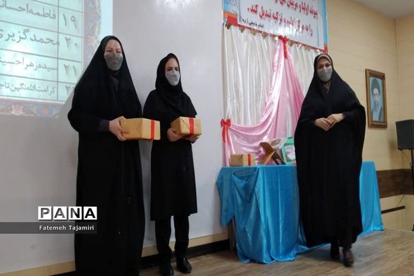 جلسه انجمن و اولیا و مربیان مدرسه‌ام ابیها بوشهر