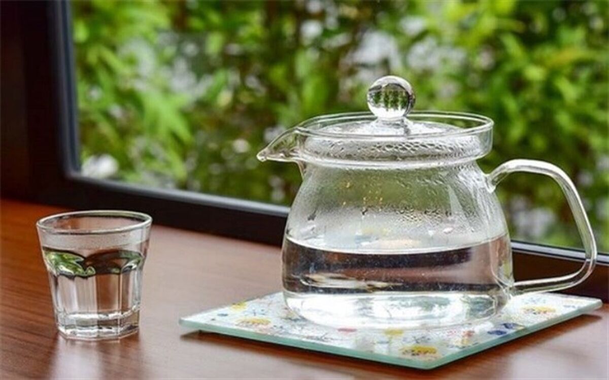 چرا باید ناشتا آب گرم بخوریم