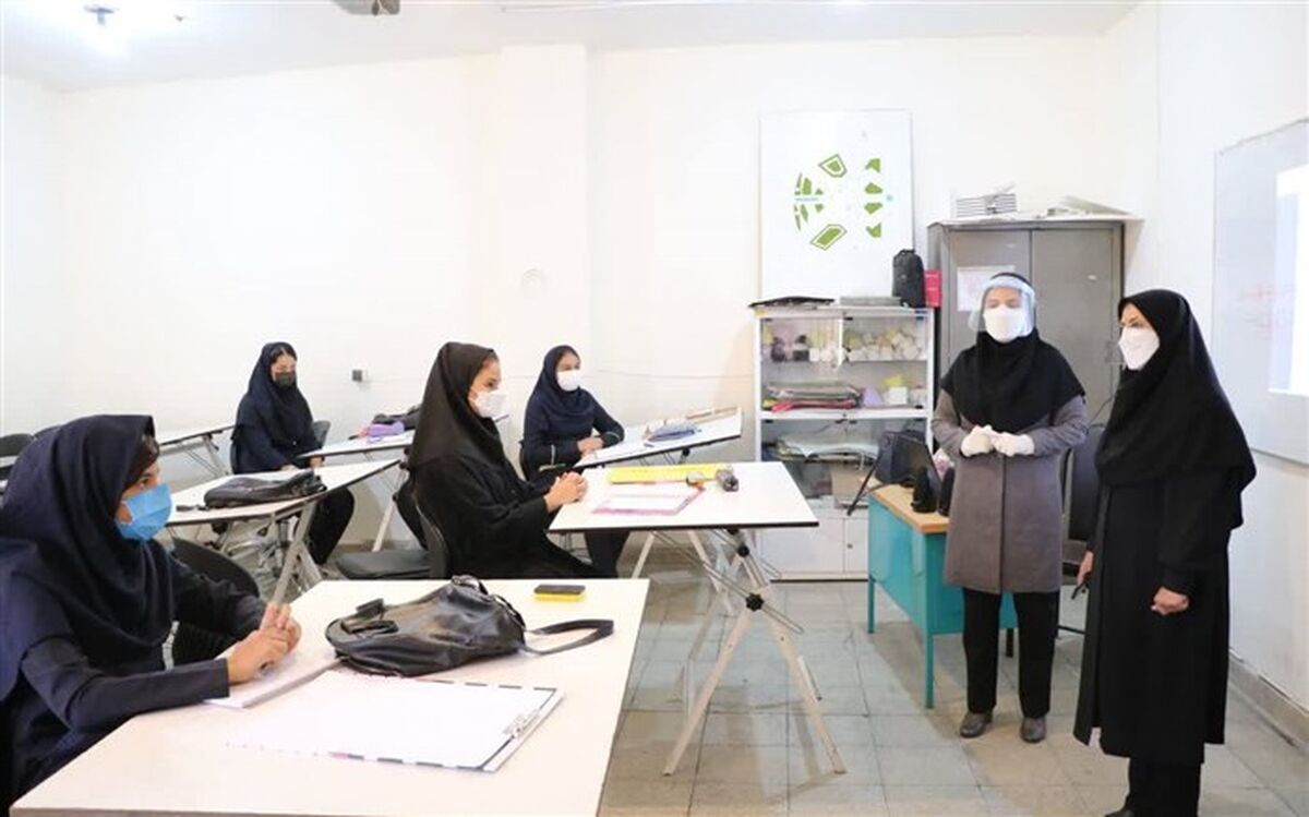 آموزش حضوری در مدارس روستایی و دروس کارگاهی هنرستان‌ها در دستور کار قرار دارد