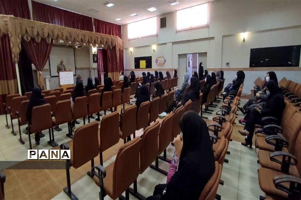 برگزاری جلسه  امورتربیتی و پرورشی با محوریت ارائه طرح کوچ در ناحیه ۴کرج