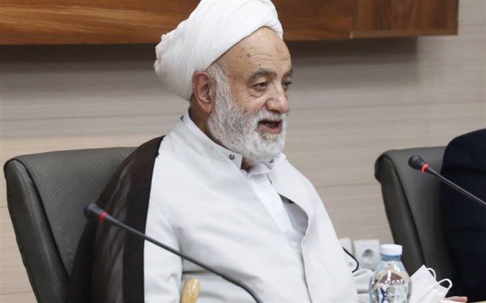 معلم پرورش دهنده نسل جدید و انسان ساز جامعه است