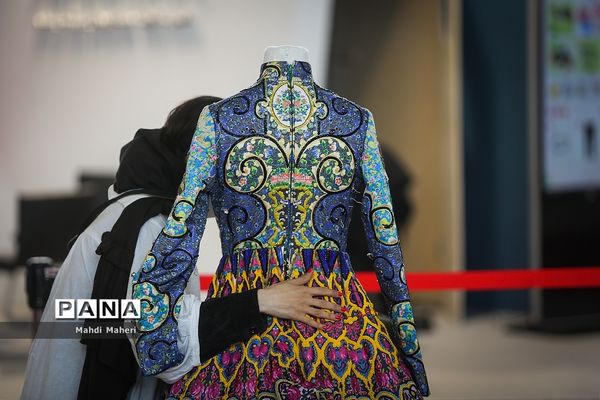 نمایشگاه پوشاک و طراحی لباس