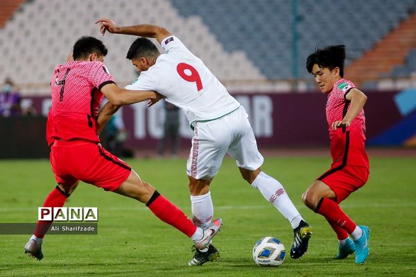 دیدار تیم‌های فوتبال ایران و کره جنوبی
